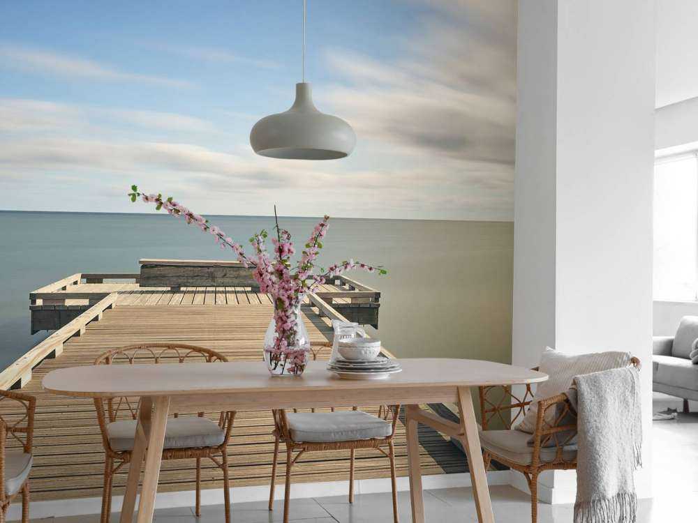 Lungo pontile in legno