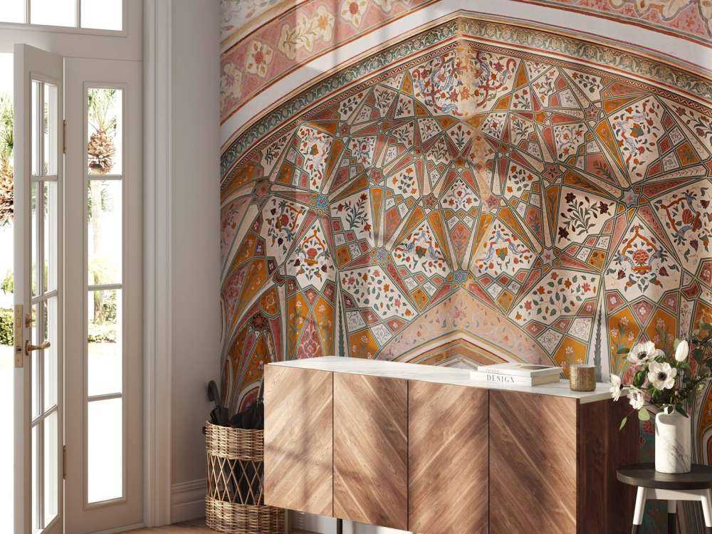 Arco indiano riccamente dipinto 