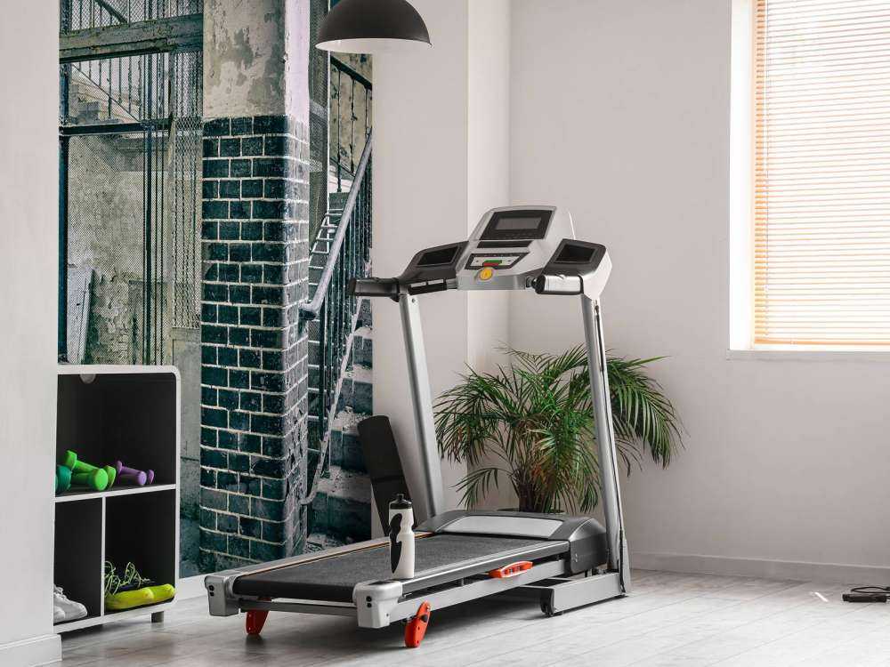 Vecchie scale e vano ascensore