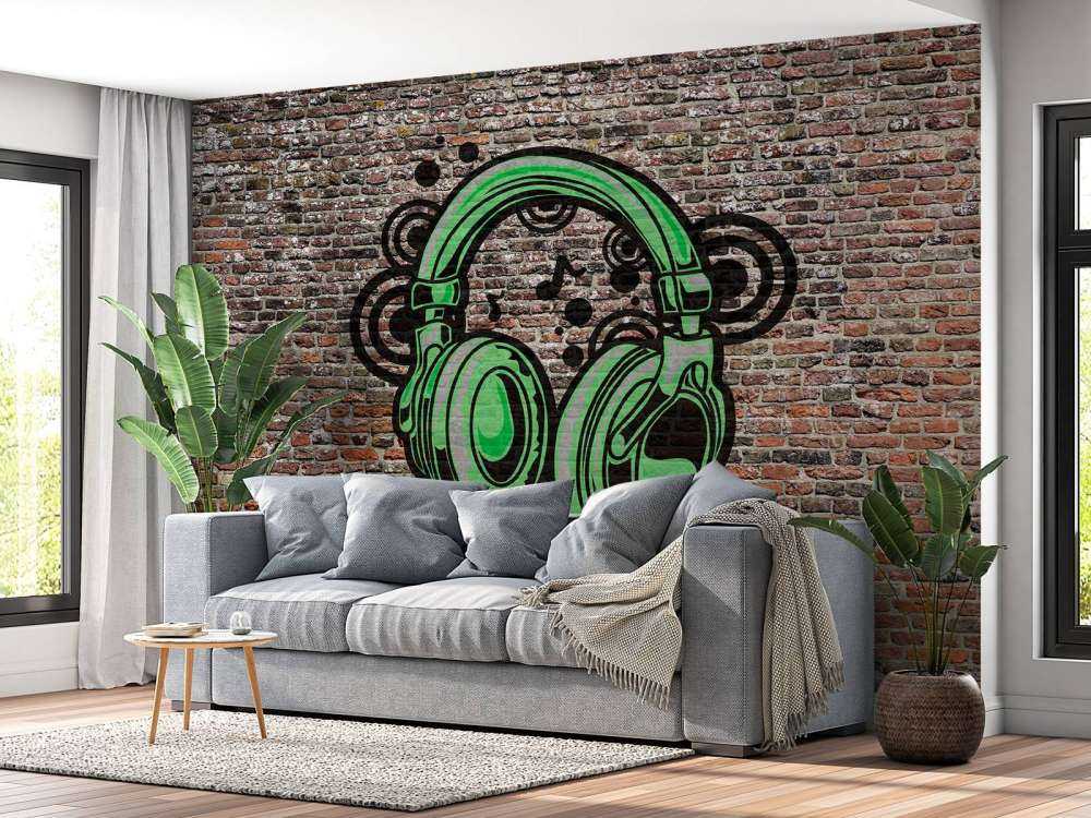 Graffiti su un vecchio muro di mattoni