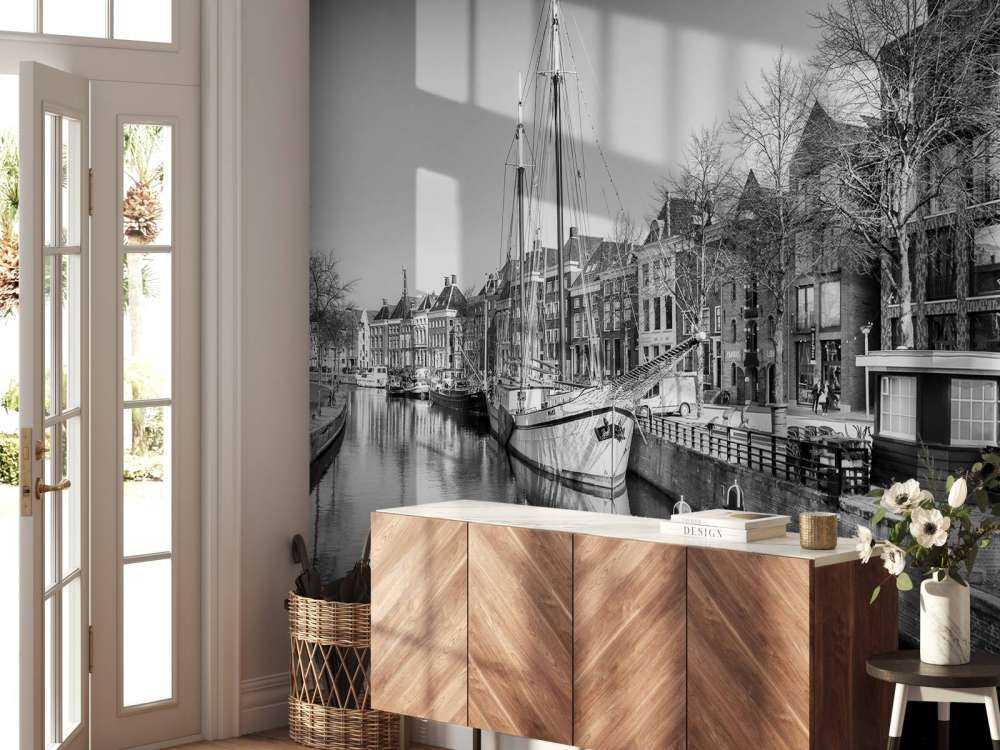 Nave storica situata nel fiume A a Groninga In bianco e nero 