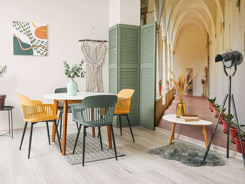 Cortile con archi e piante