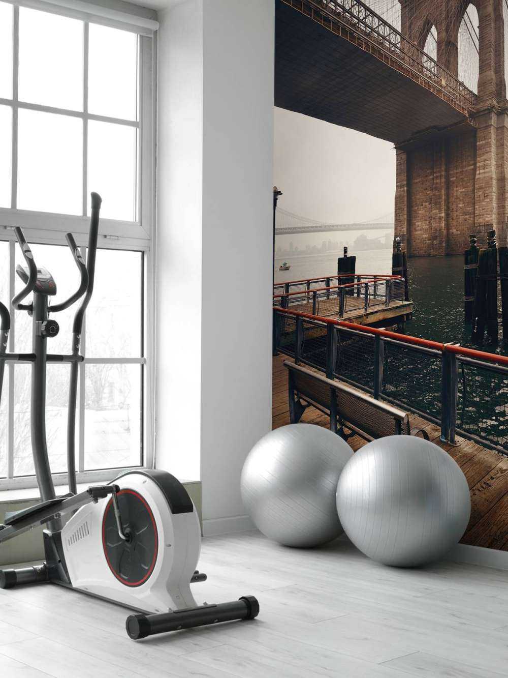 Ponte attraverso la nebbia