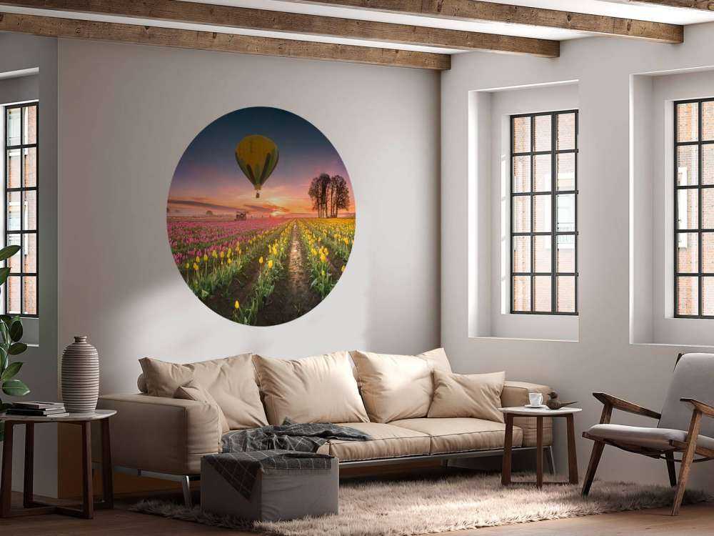 Campo di tulipani rosa e gialli