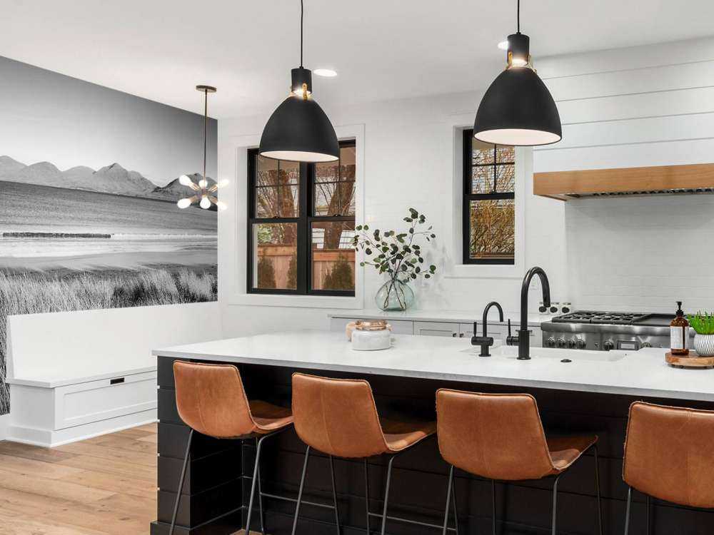 Casco in erba, spiaggia e montagna