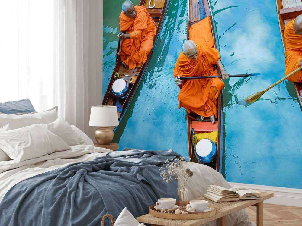 Monaco in barca di legno