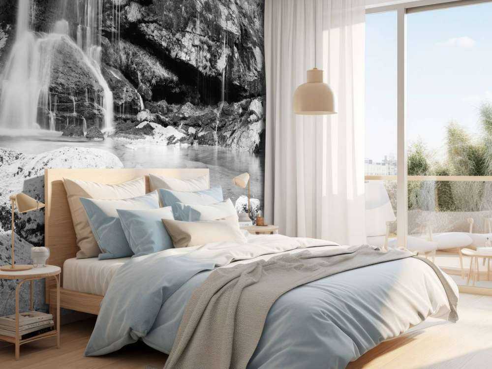 Cascata su un muro di pietra 