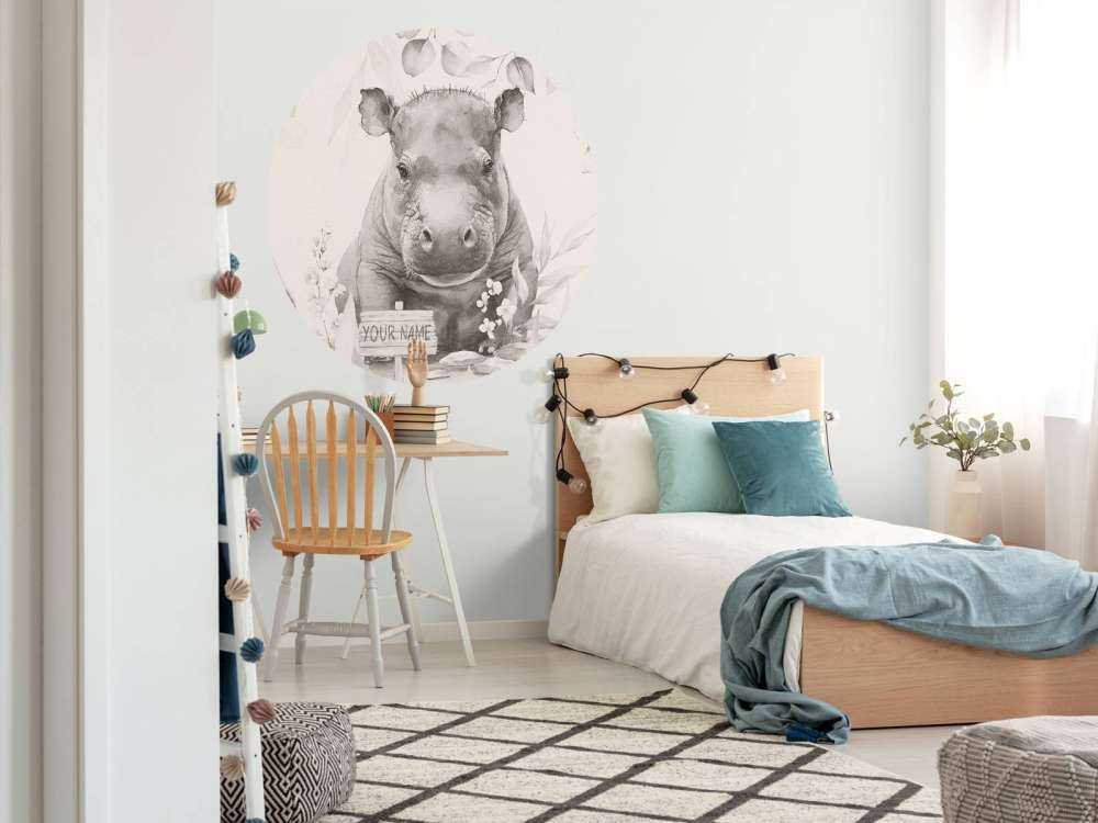 Baby ippopotamo nella giungla beige