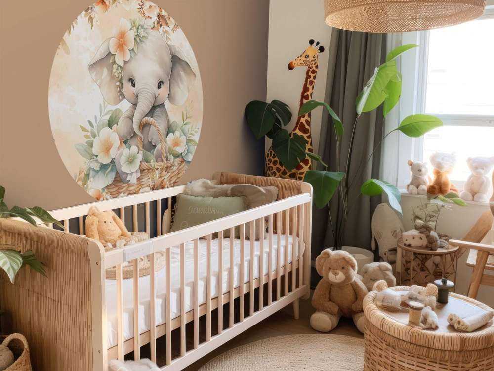 Elefante ombreggiato nel cesto di fiori