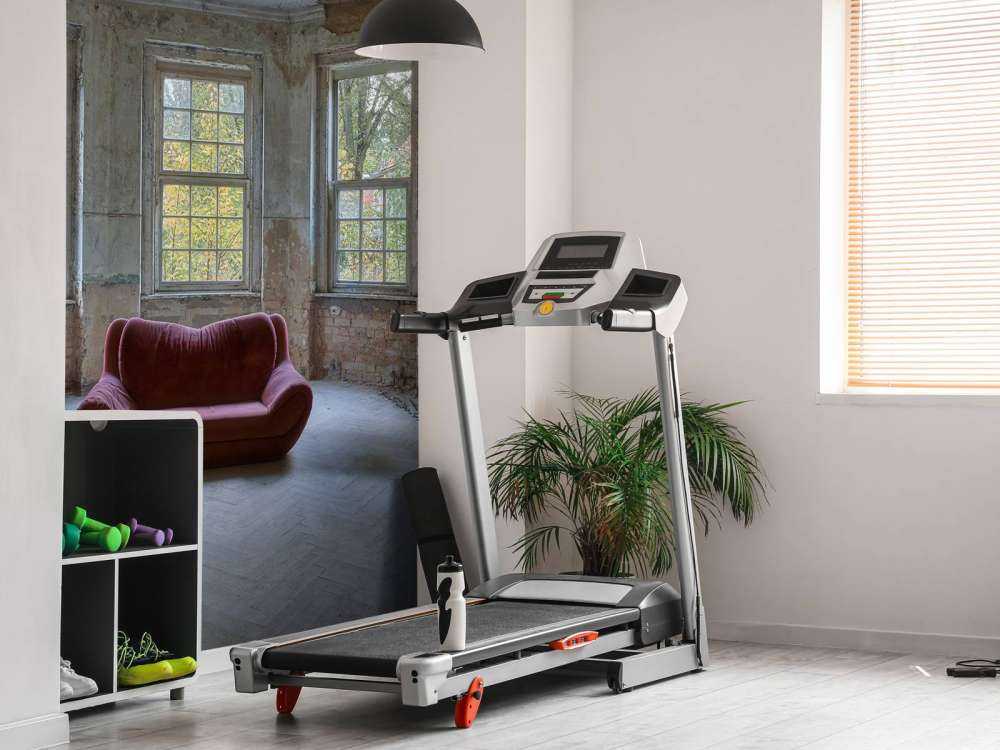 Panchina in una stanza abbandonata