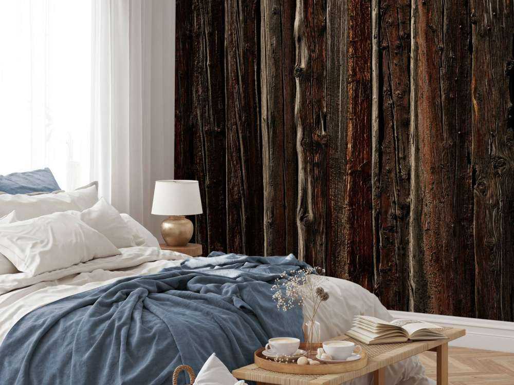 Legno grezzo con chiodi