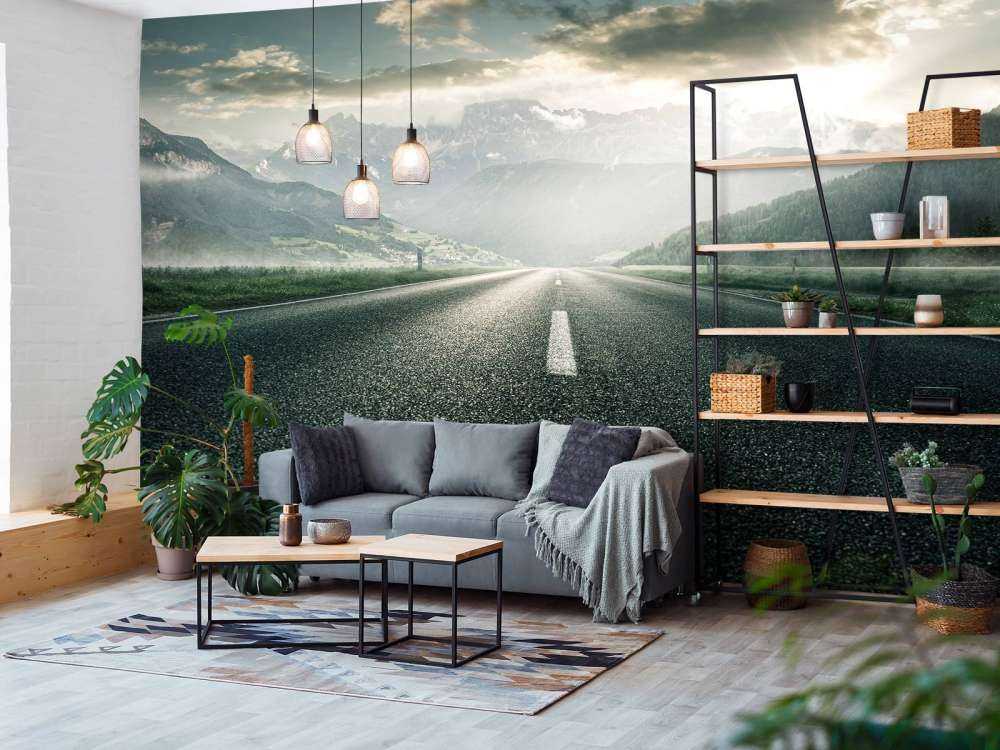 Strada nel paesaggio montano