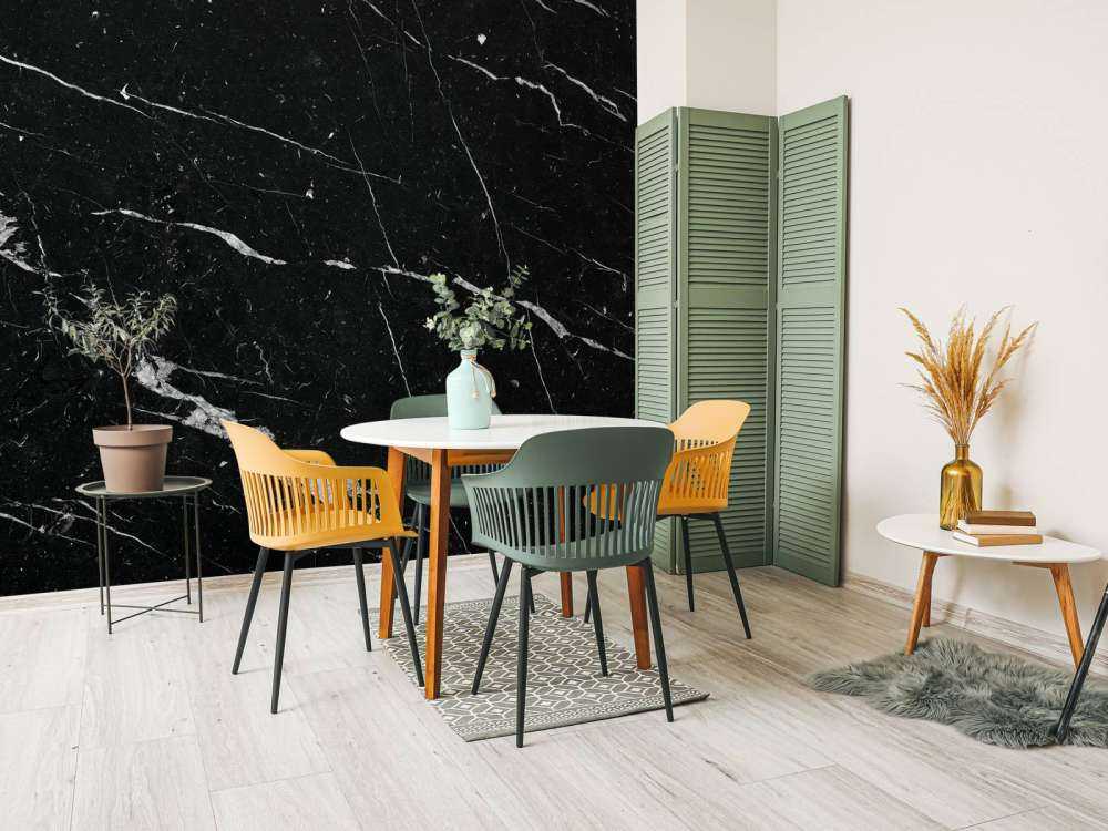 Marmo nero con strisce bianche