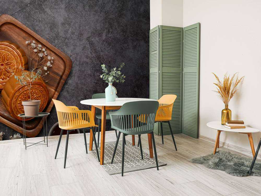 Torte di luna su un piano di lavoro nero