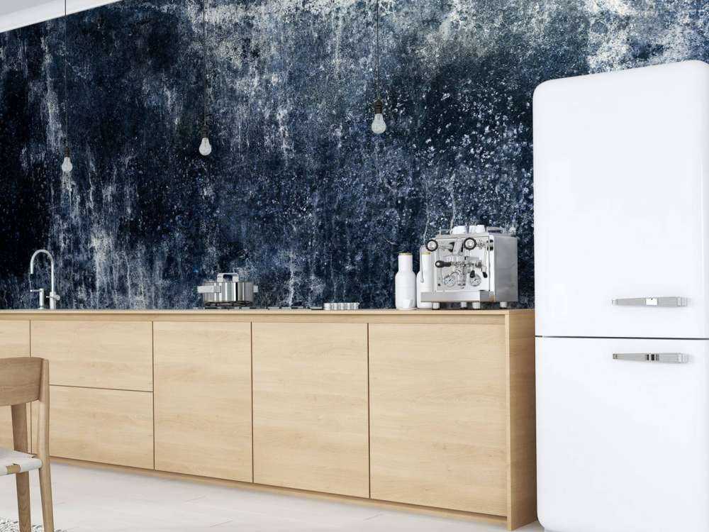 Vecchia parete blu alle intemperie