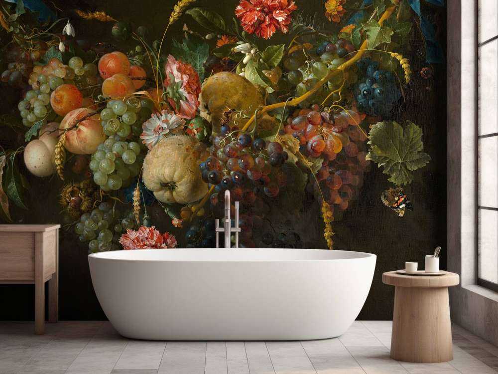 Ghirlanda di frutta con qualche fiore