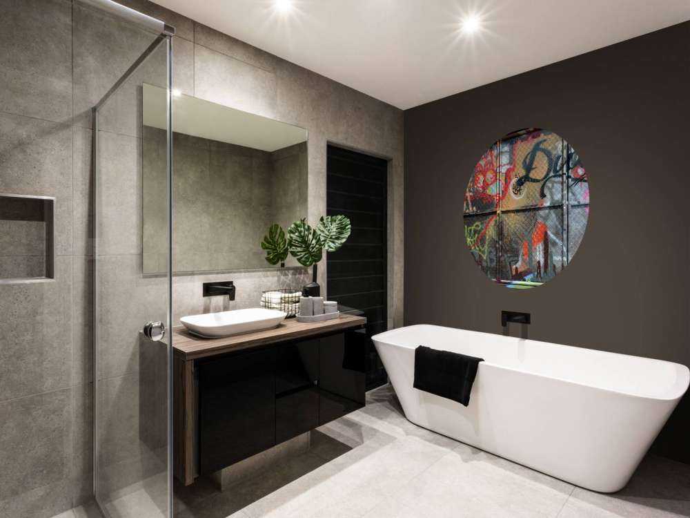 Graffiti su porte in acciaio