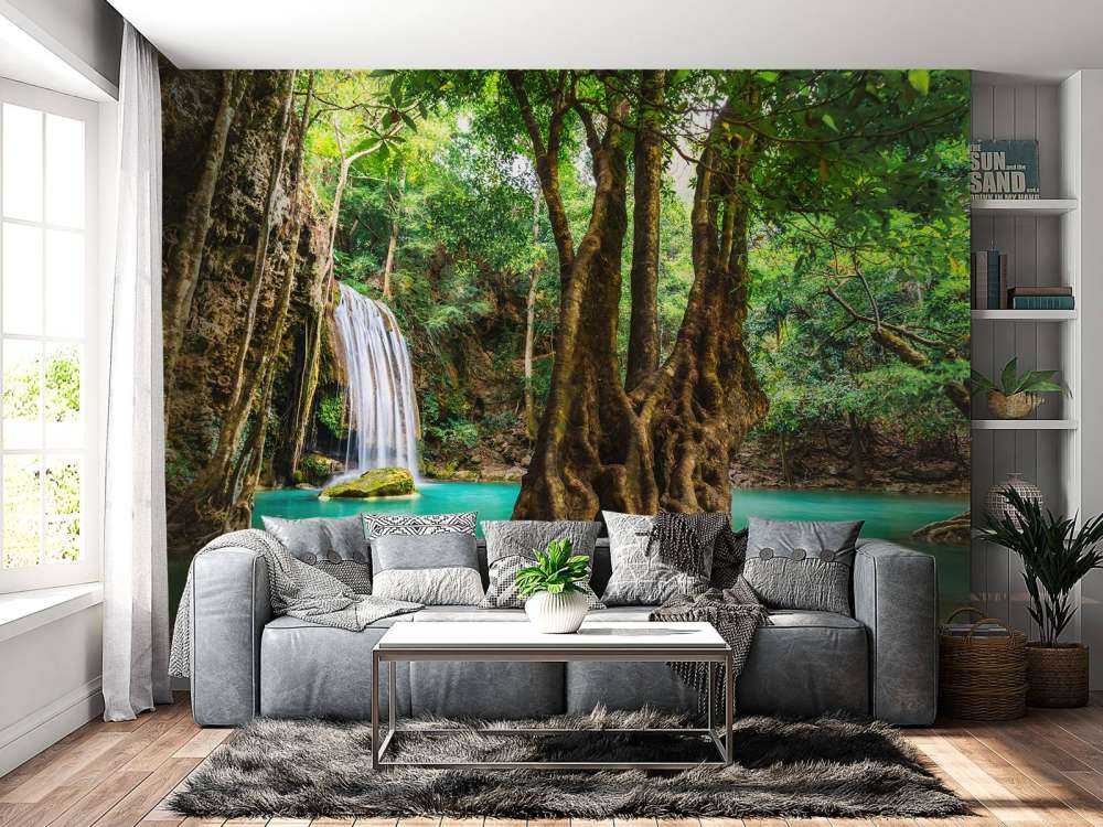 Cascata nella giungla tropicale