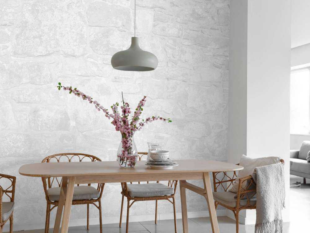 Vecchio muro con mattoni bianchi