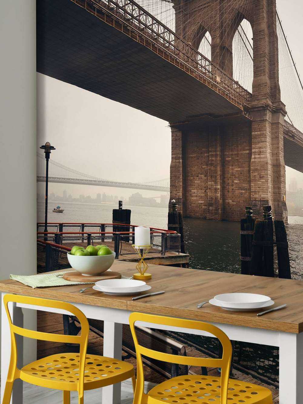 Ponte attraverso la nebbia