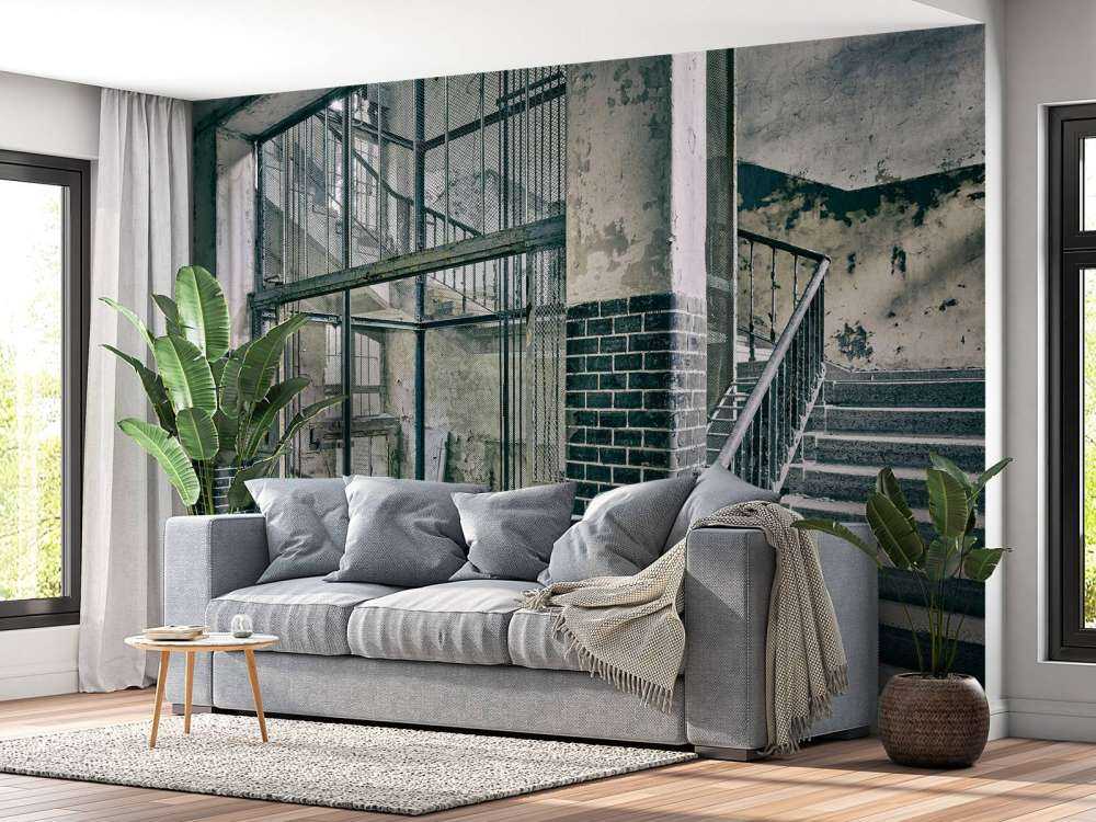 Vecchie scale e vano ascensore