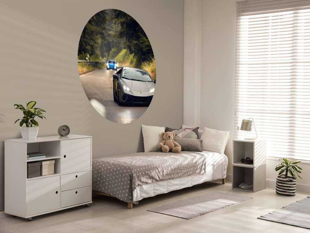 Lamborghini grigio mat nella natura