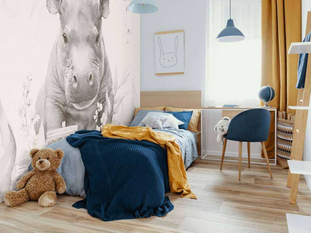 Baby ippopotamo nella giungla beige