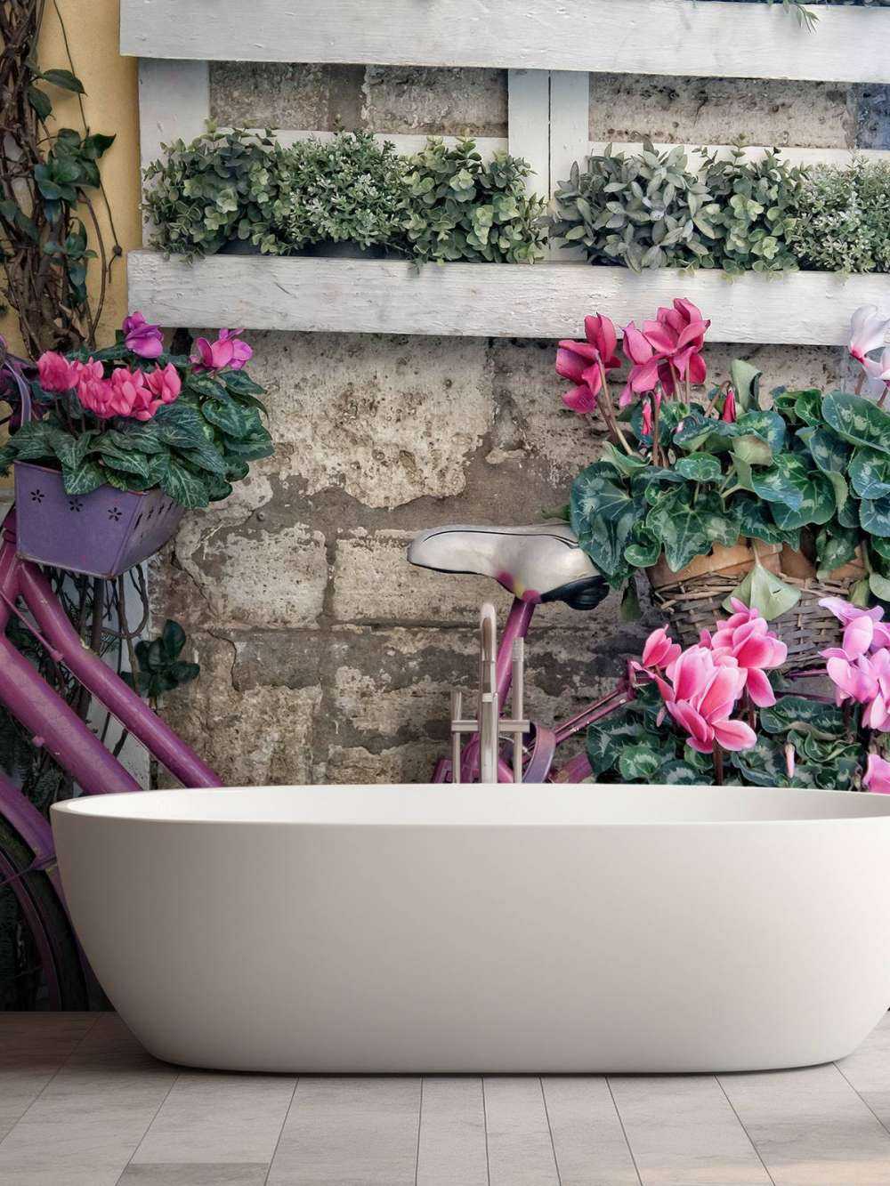 Bicicletta d'epoca con fiori