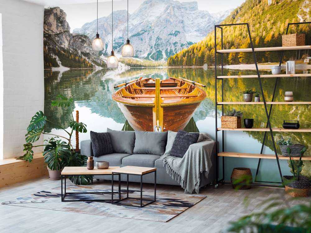 Barca a remi nel lago