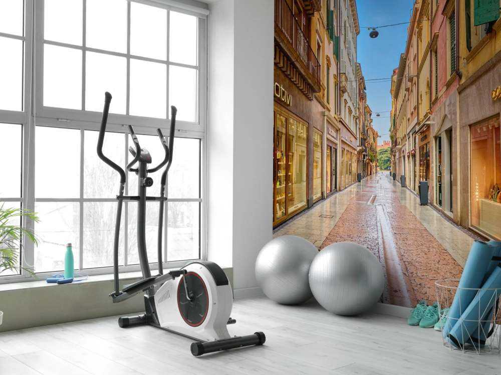 La via dello shopping al mattino presto