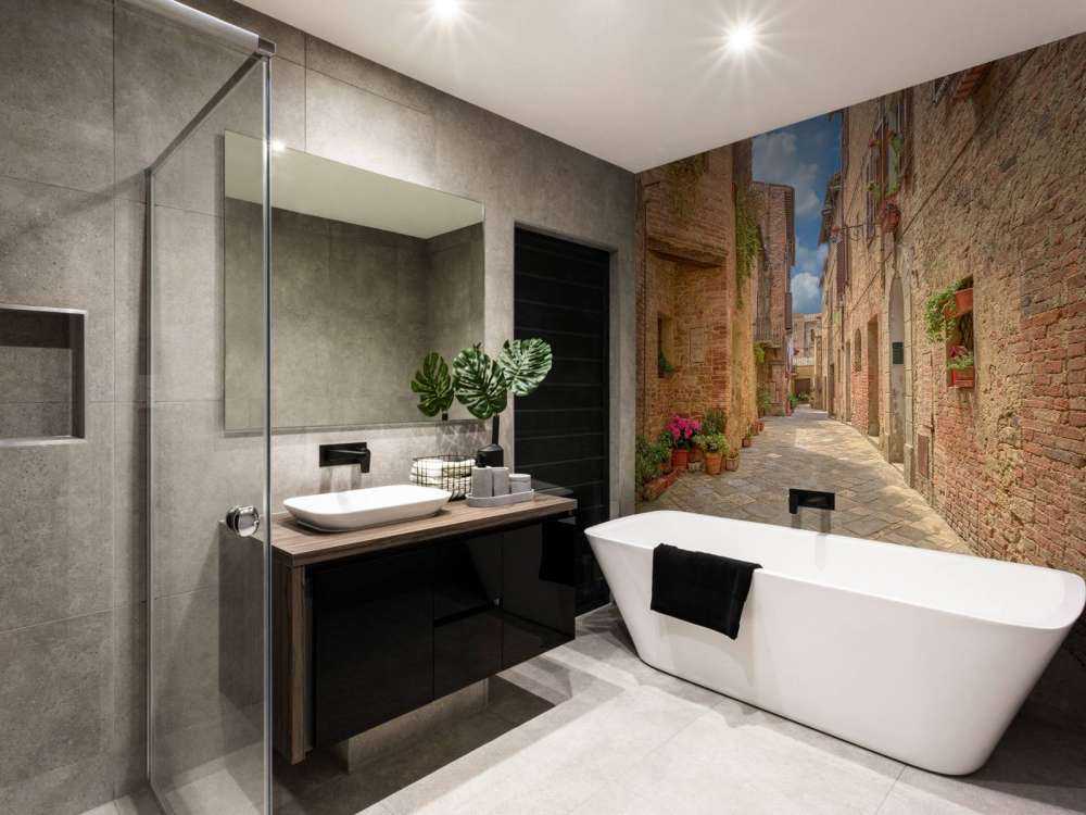 Strada italiana con piante e fiori