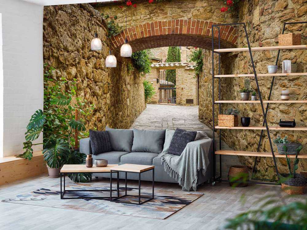 Arco con fiori rossi