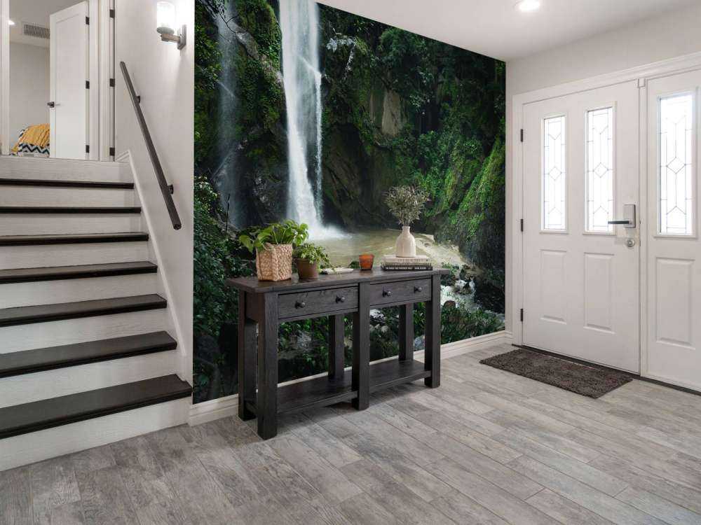 Cascata nella foresta profonda