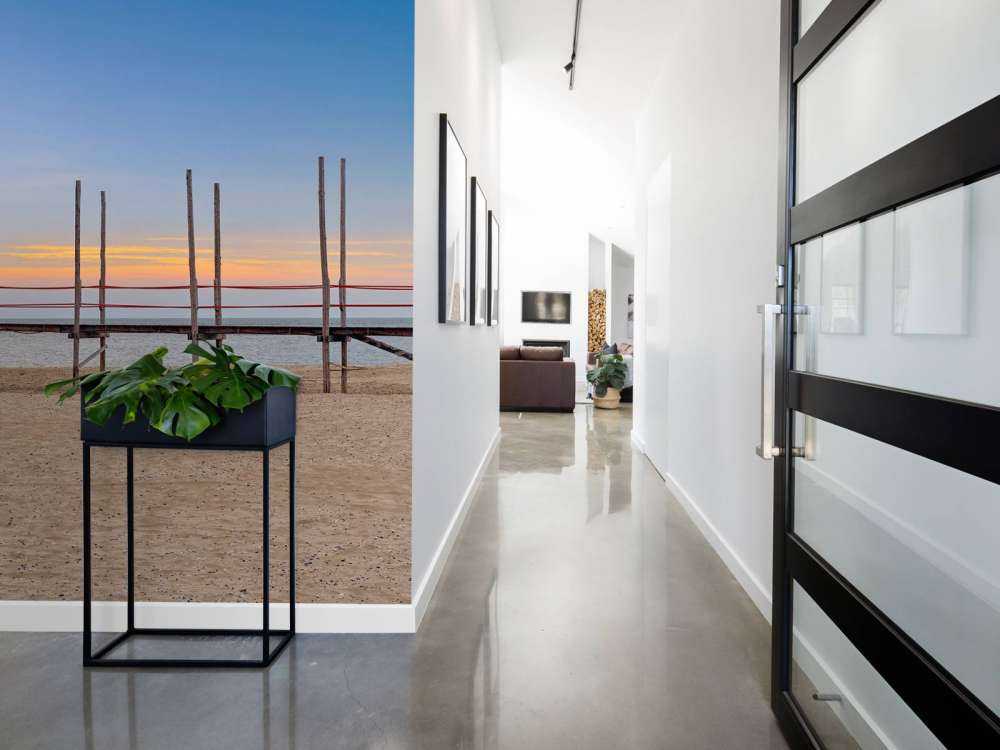 Lungo pontile con pali in legno