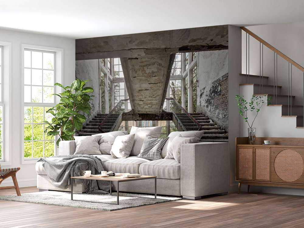 Scala di una scuola abbandonata