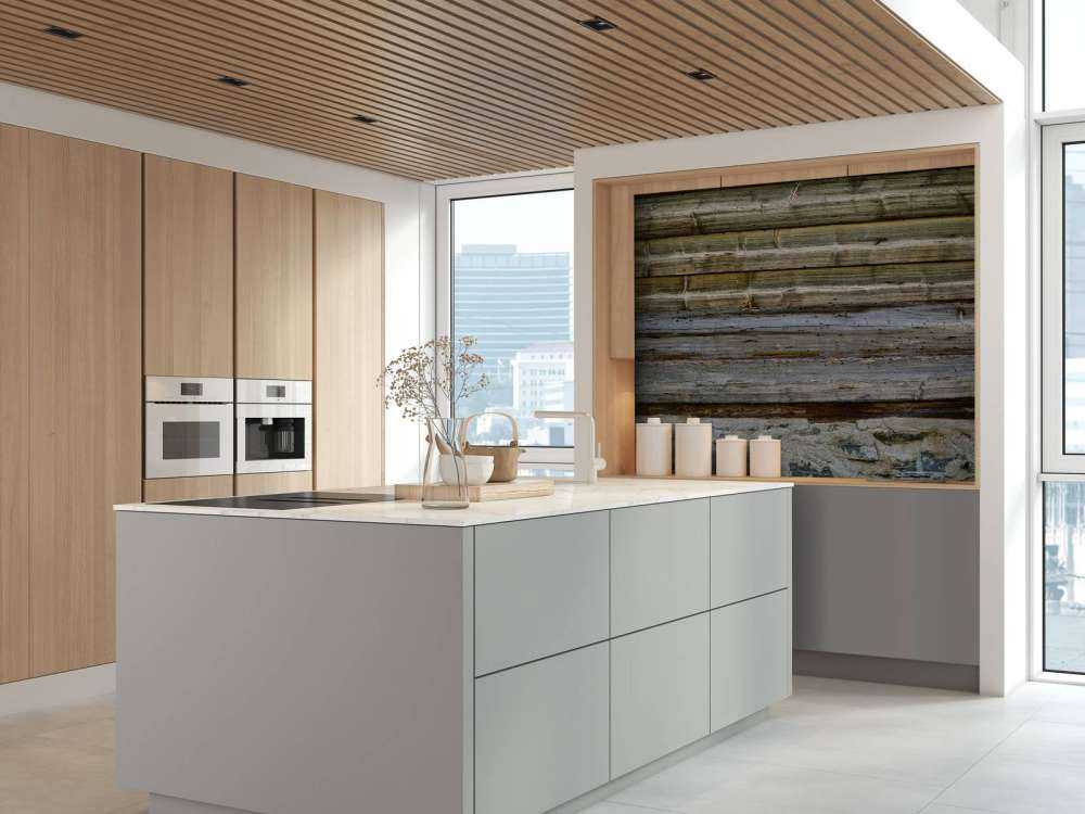 Legno invecchiato su muro di pietra