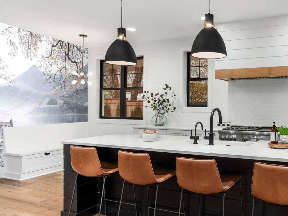 Panchina in un lago tranquillo