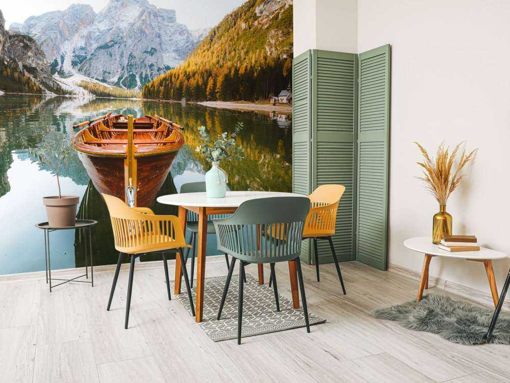 Barca a remi nel lago