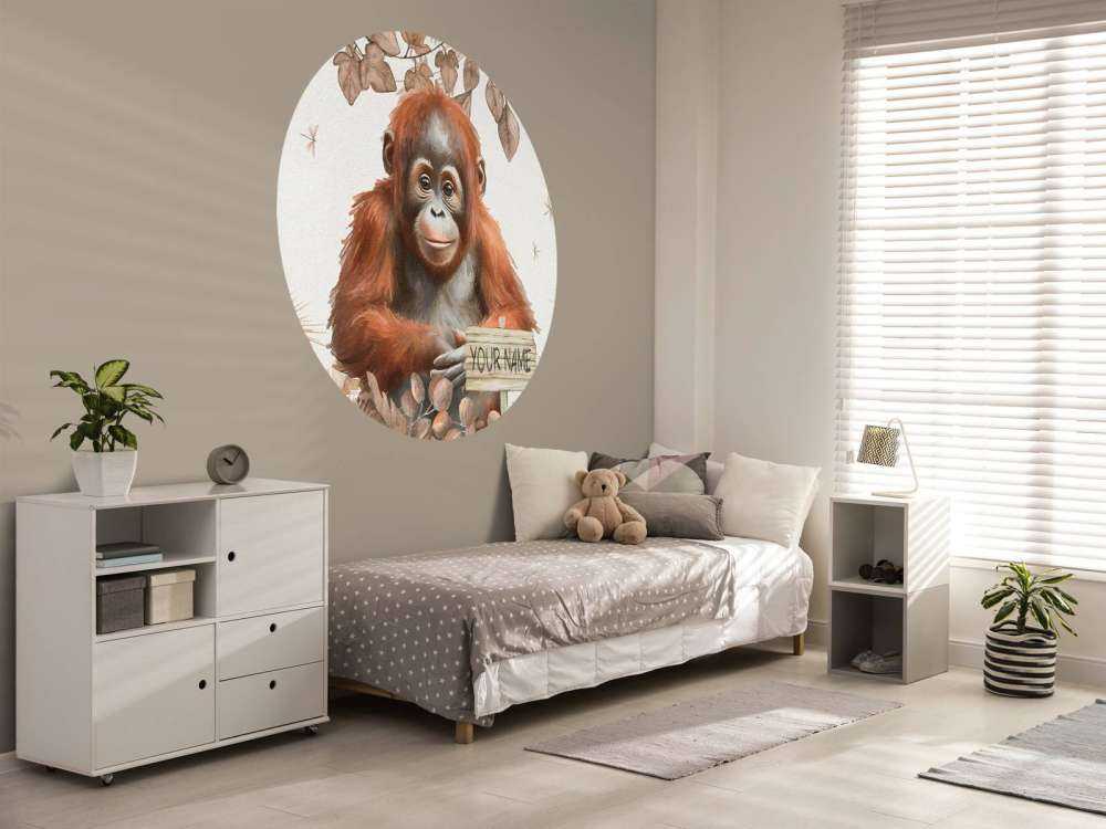 Giovane orango nella giungla color tortora