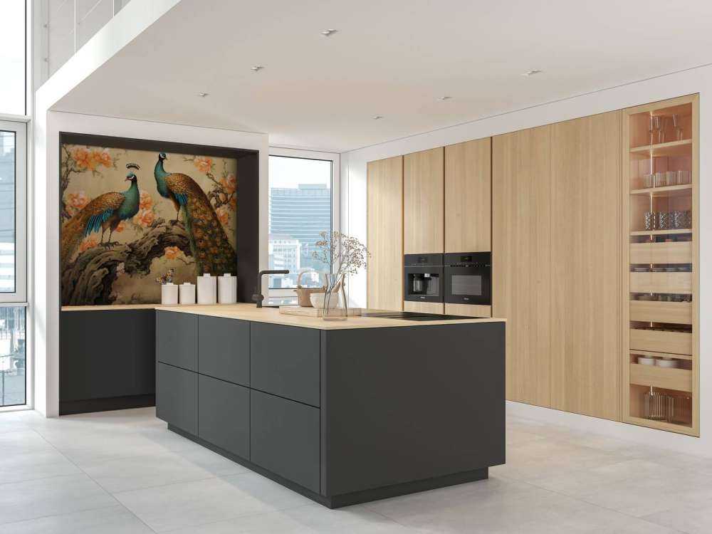 Danza del Pavone nel Bagliore della Fioritura