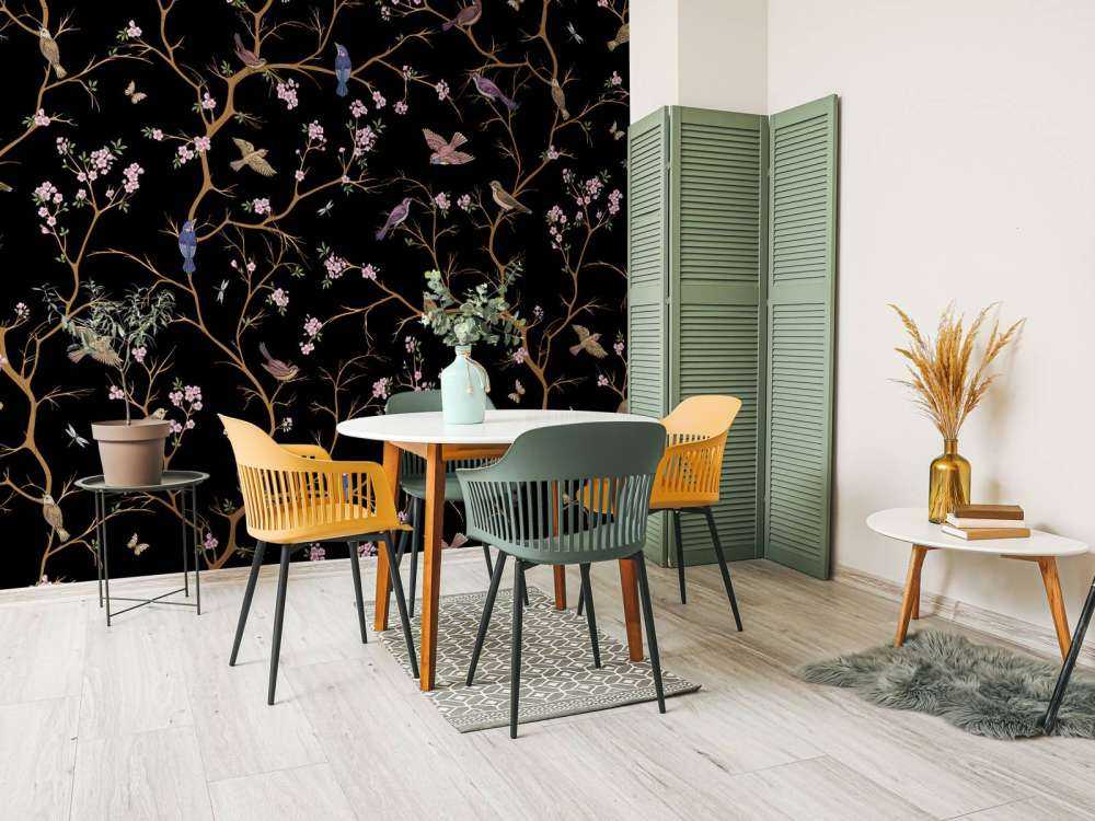 Rami fioriti con uccelli