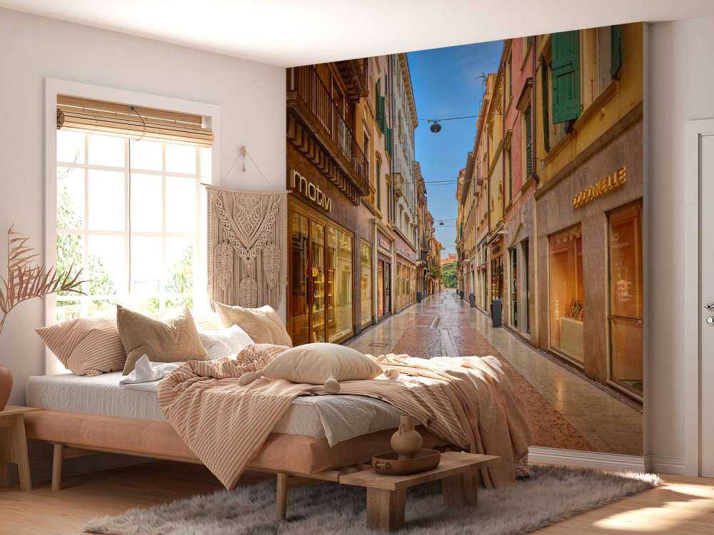 La via dello shopping al mattino presto