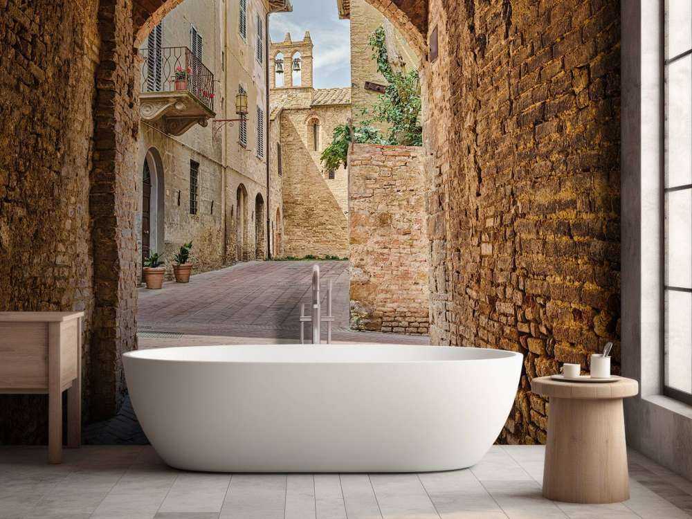 Piccola strada con arco