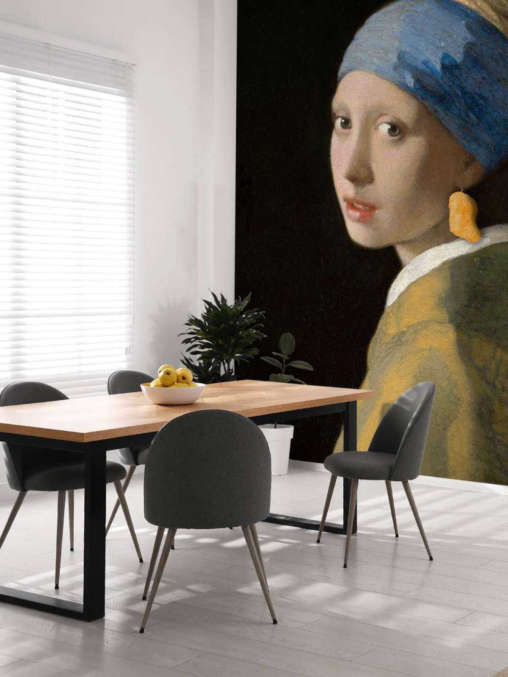 Ragazza con pepita di pollo