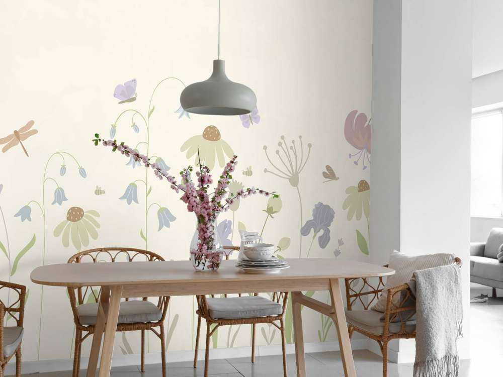 Campo di fiori alto con farfalle beige, rosa antico, verde e lilla