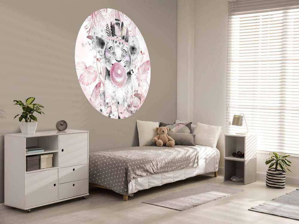 Cucciolo giocoso e sogni rosa