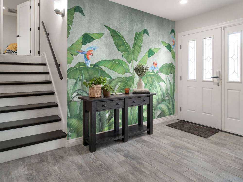 Foglie tropicali su cemento