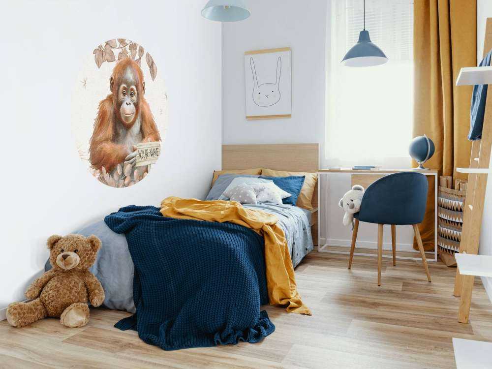 Giovane orango nella giungla color tortora