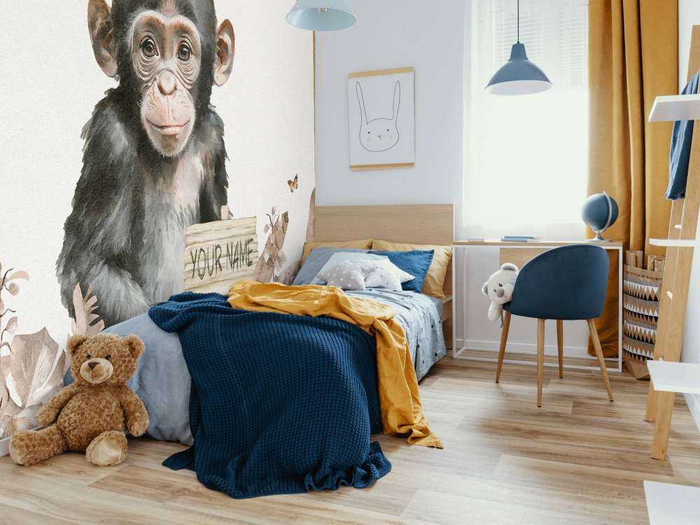 Baby scimpanzé nella giungla taupe