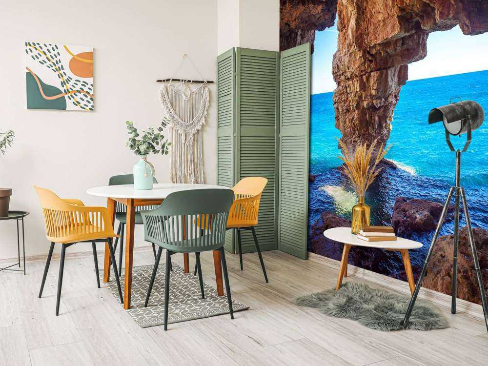 Grotta sopra il mare